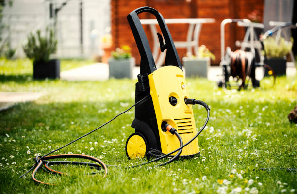 Best Pool Deck Cleaning  in Lewisburg, WV